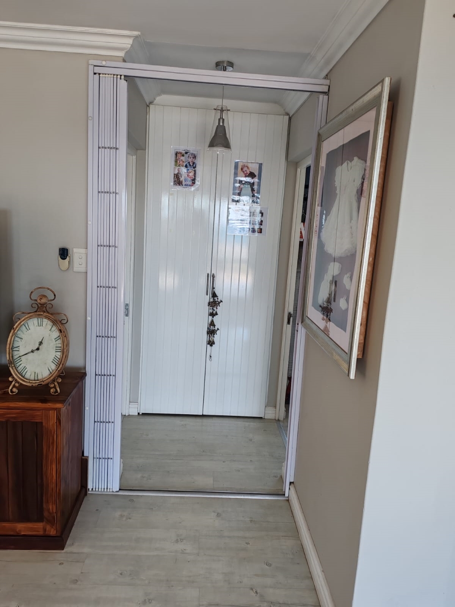 3 Bedroom Property for Sale in De Kelders Western Cape